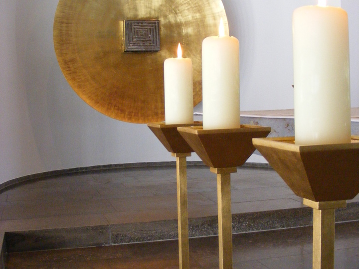 Gottesdienste in Würzburg - Kerzen beim Gottesdienst